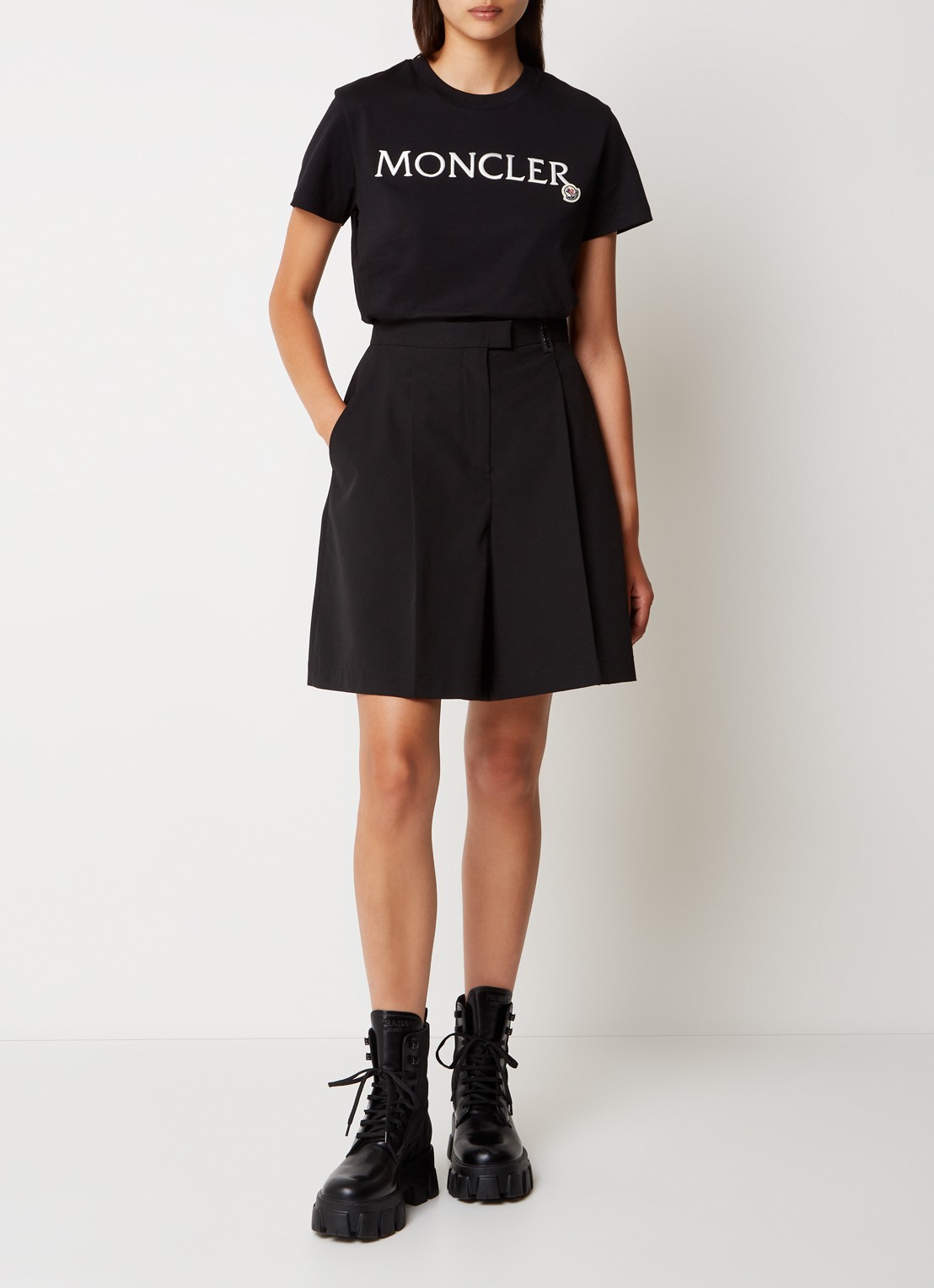 Moncler T-shirt met logoborduring - voorkant 3 zwart