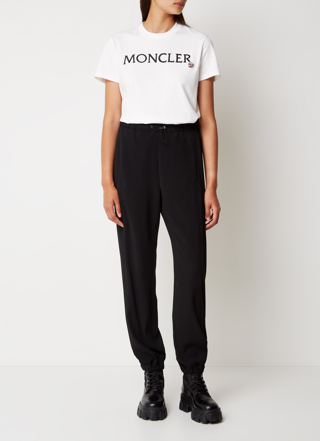 Moncler T-shirt met logoborduring - voorkant 5 wit