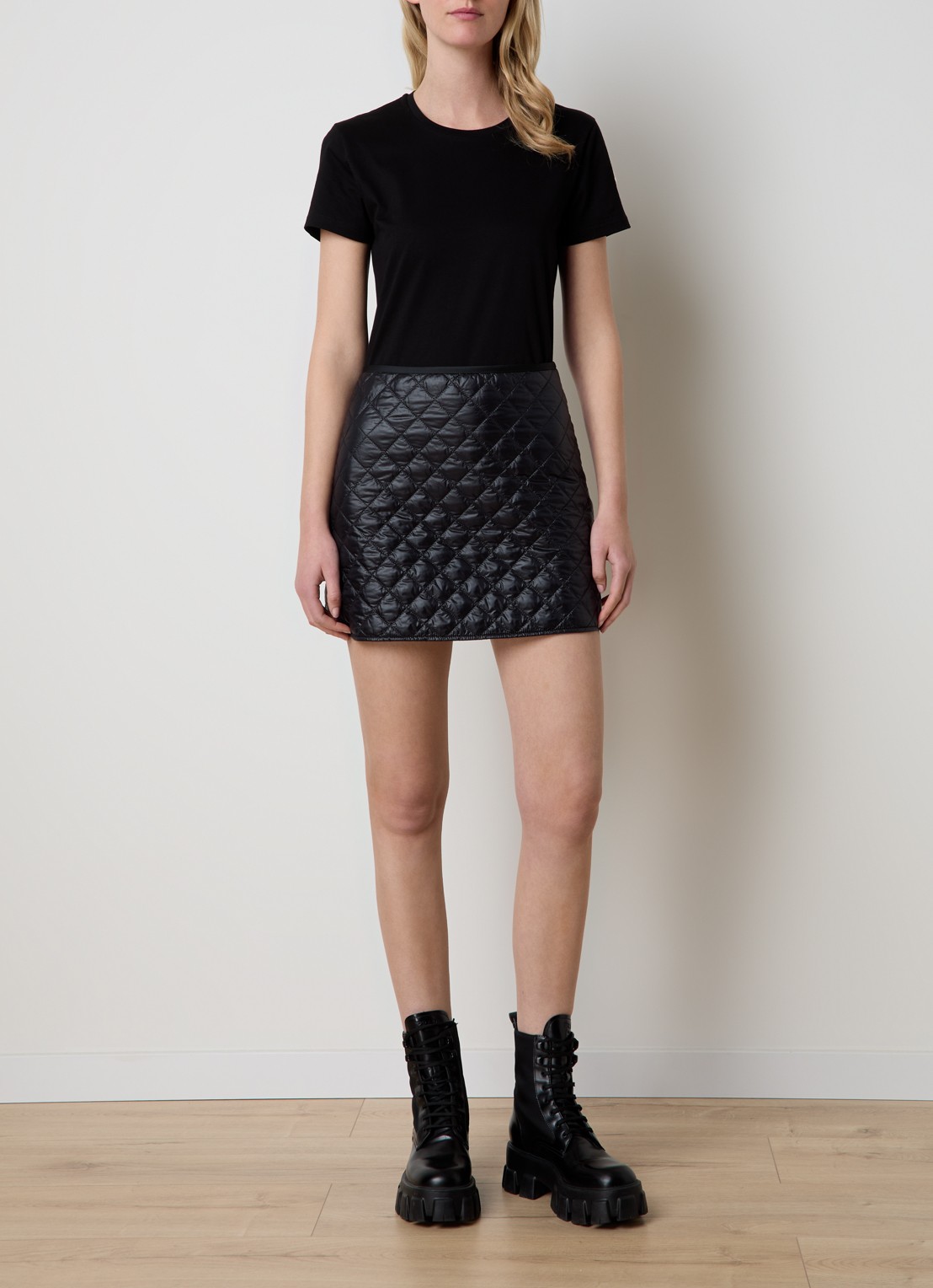 Moncler T-shirt met logoborduring - voorkant 2 zwart