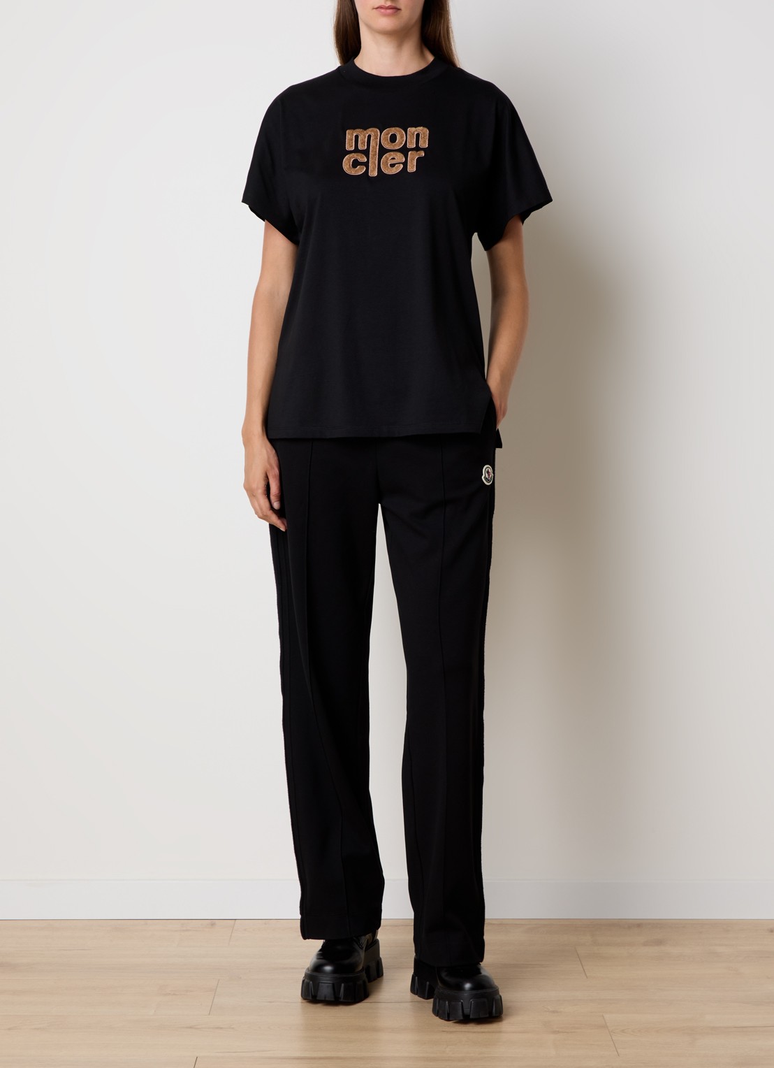 Moncler T-shirt met logoborduring - voorkant 3 zwart