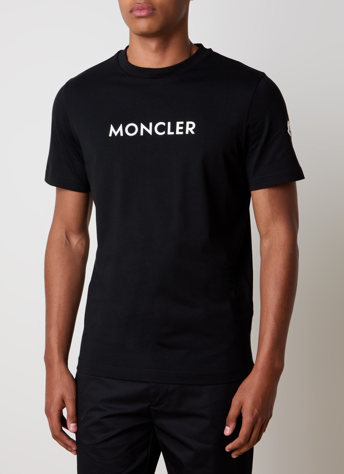 Moncler T-shirt met logoprint - detail zwart