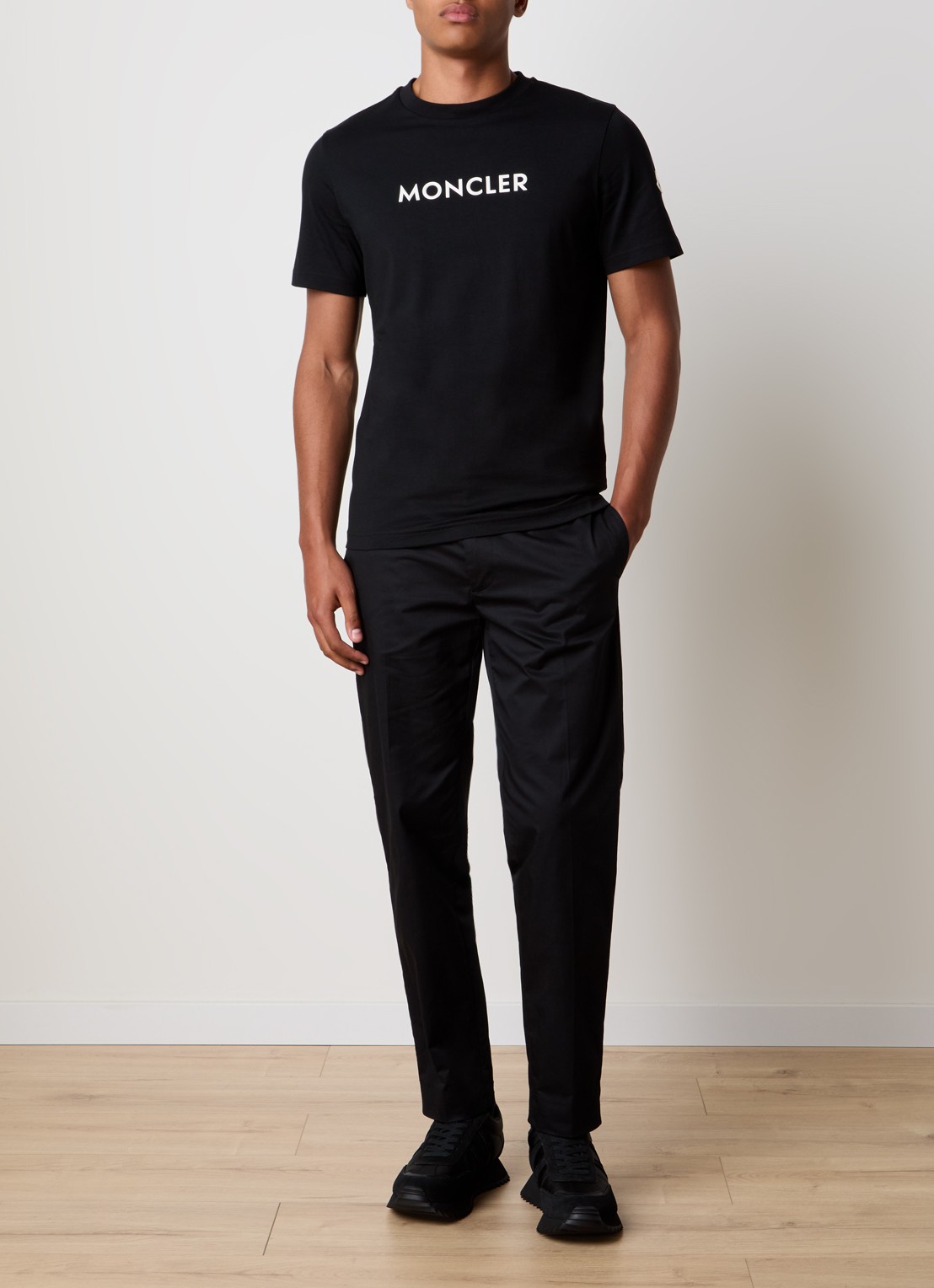 Moncler T-shirt met logoprint - voorkant 4 zwart