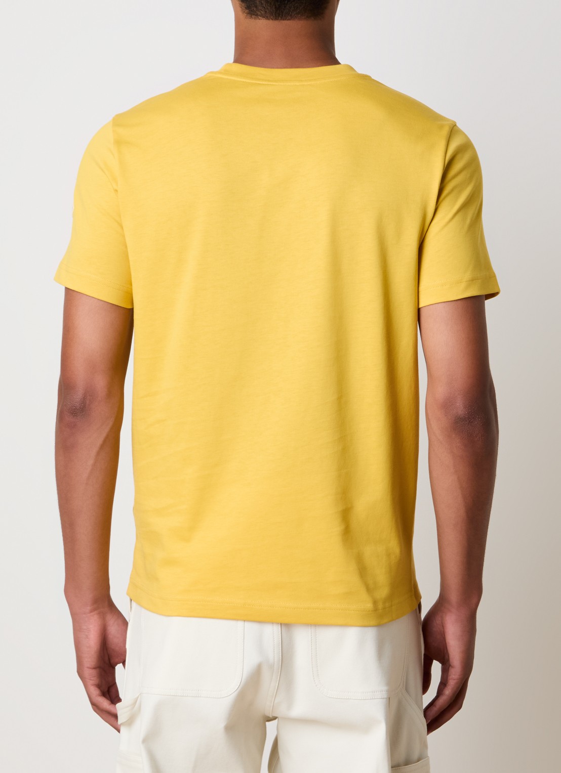Moncler T-shirt met logoprint - achterkant 5 mosterd