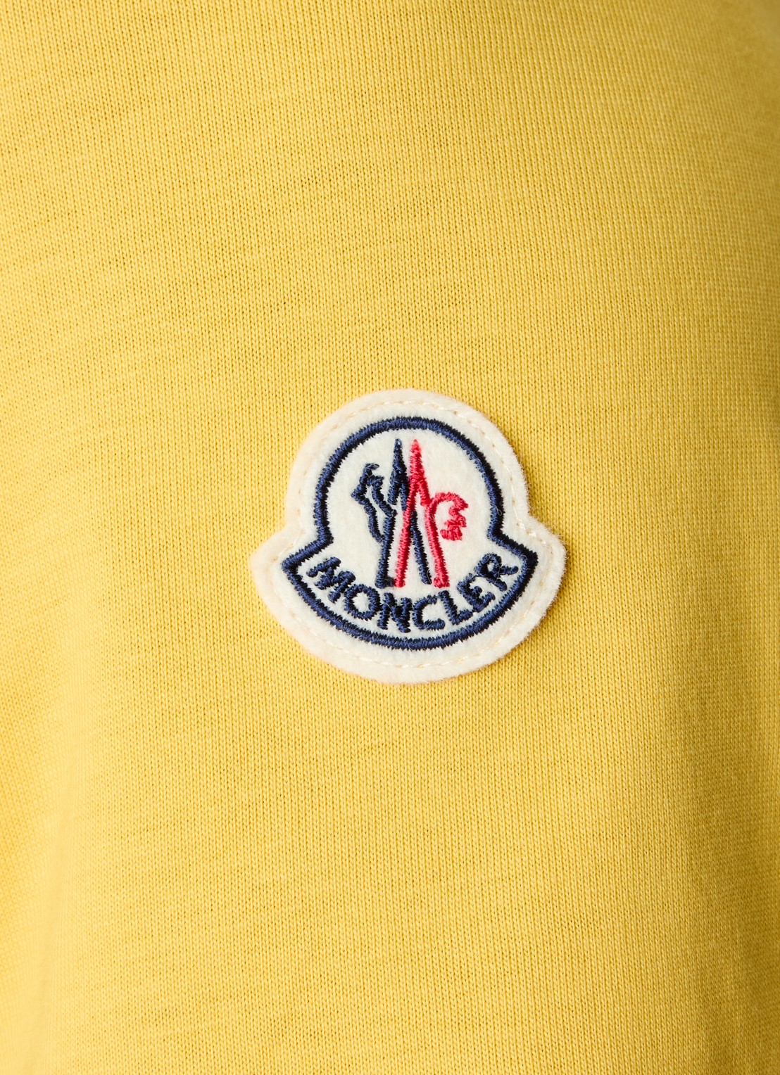 Moncler T-shirt met logoprint - detail 4 mosterd