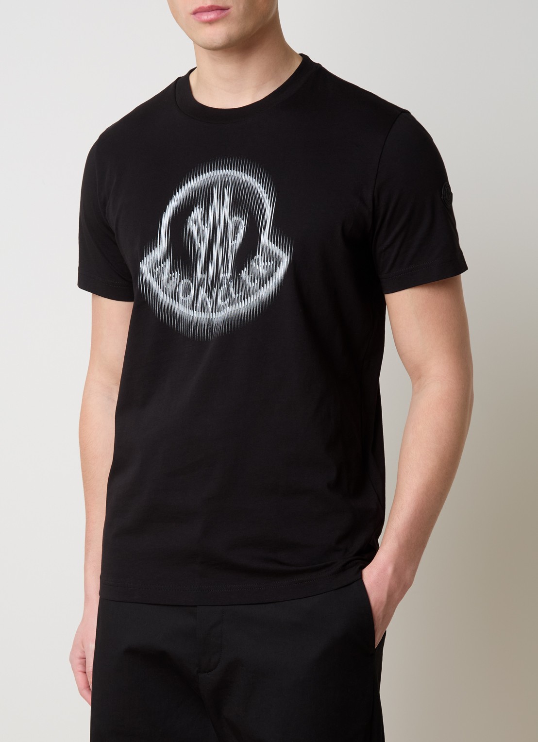 Moncler T-shirt met logoprint - detail zwart