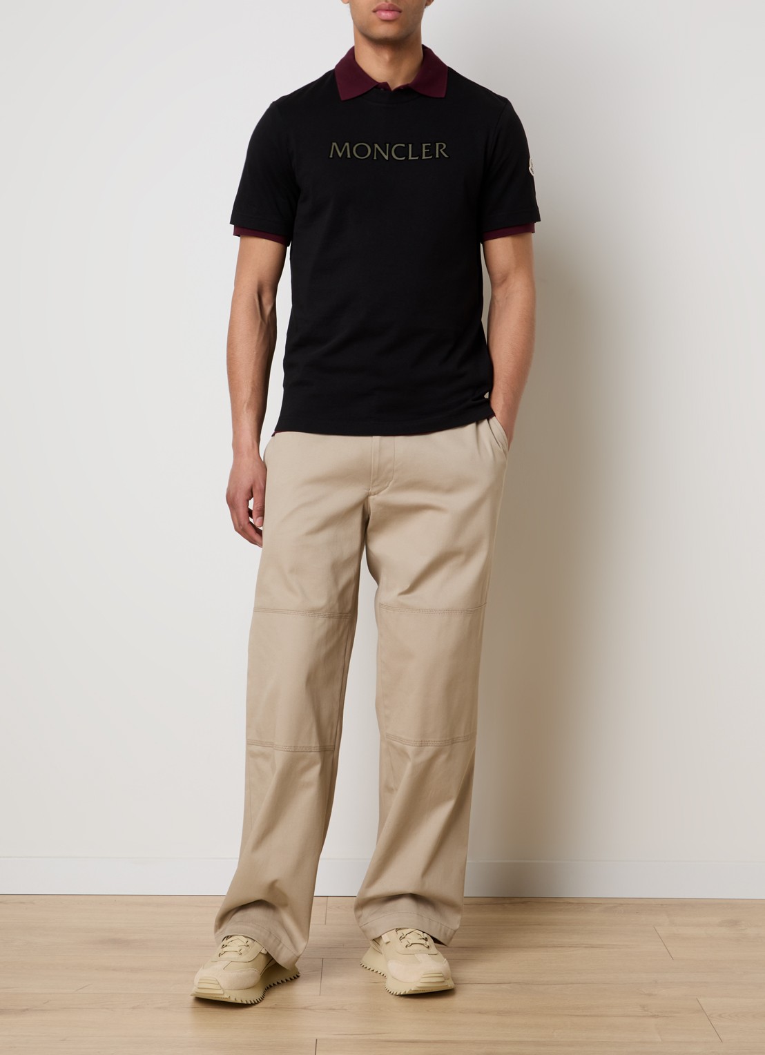 Moncler T-shirt met logoprint - voorkant 3 zwart