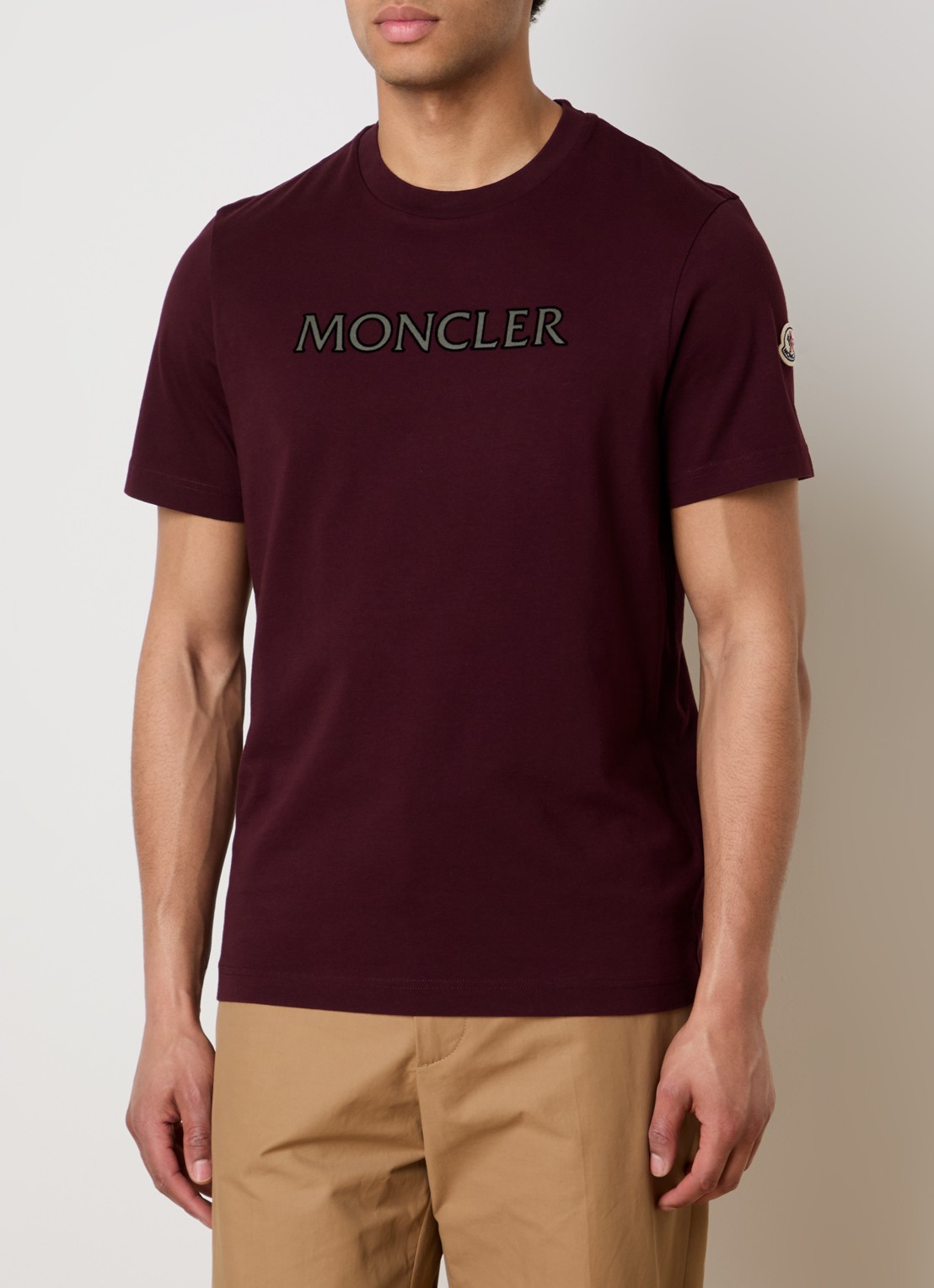 Moncler T-shirt met logoprint - detail bordeauxrood