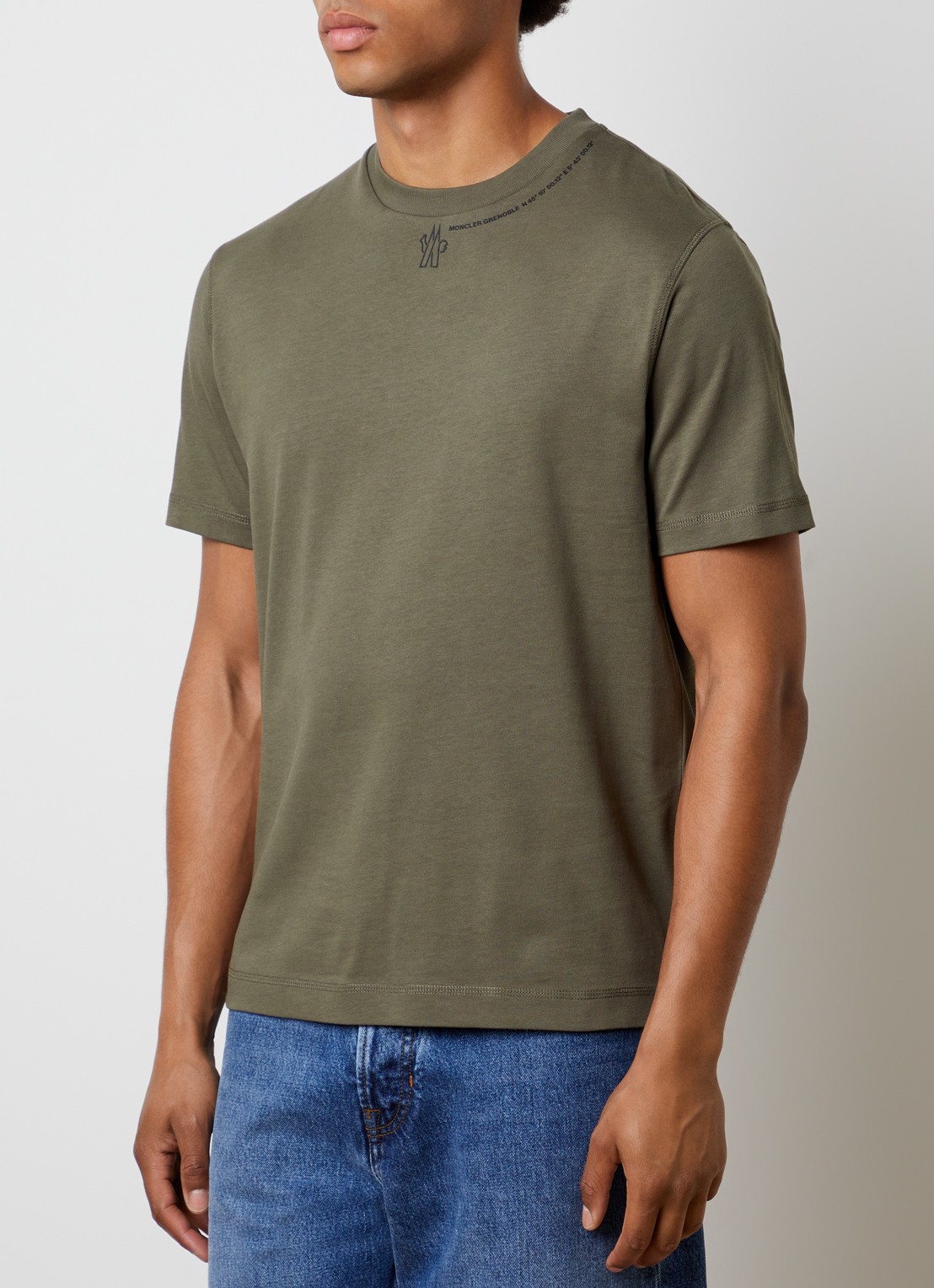 Moncler T-shirt met logoprint - detail 4 bronsgroen