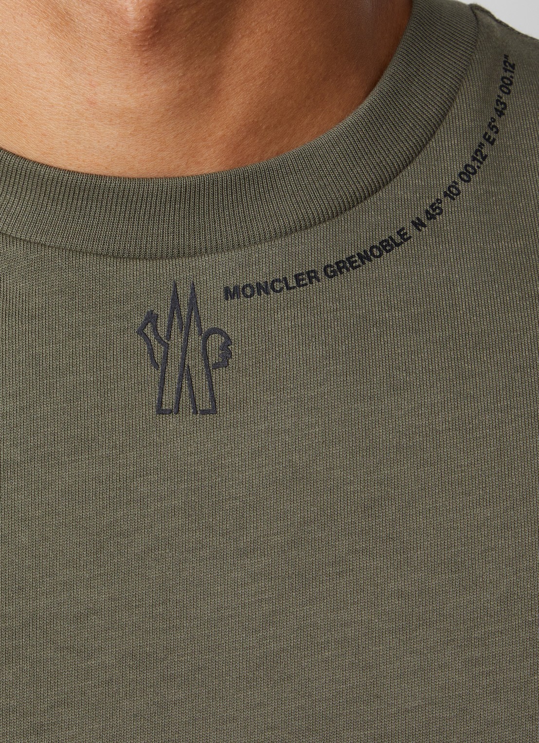 Moncler T-shirt met logoprint - detail 5 bronsgroen