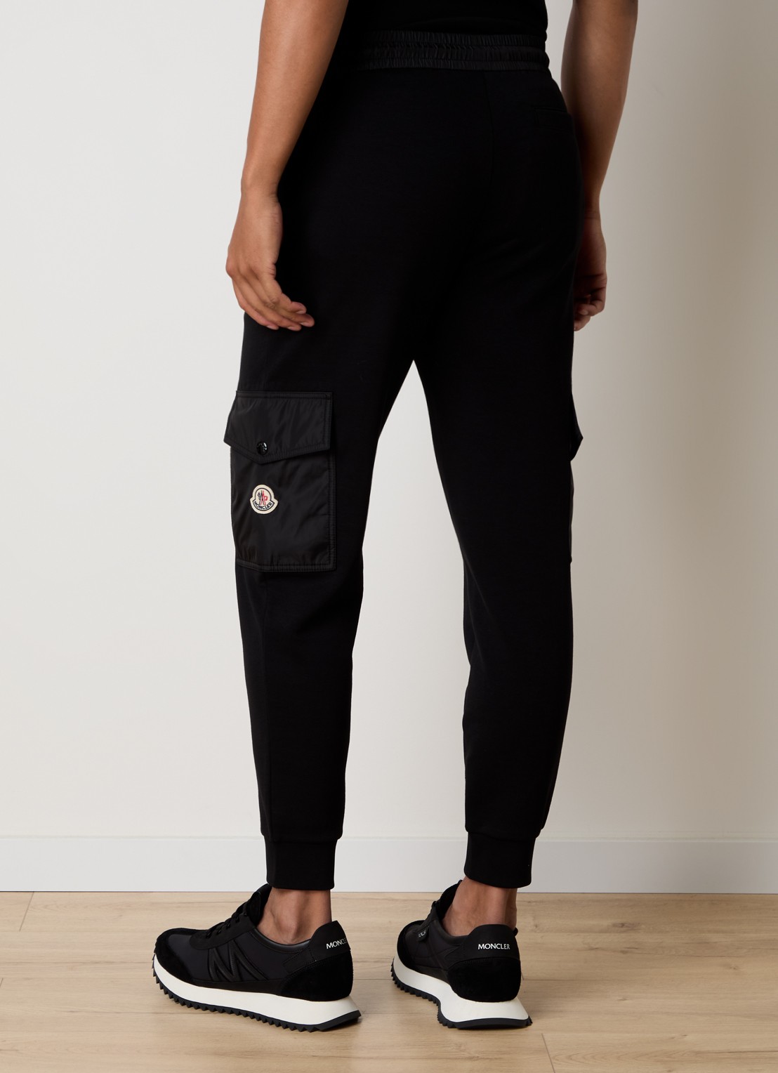 Moncler Tapered fit joggingbroek met klepzakken en logo - achterkant 3 zwart