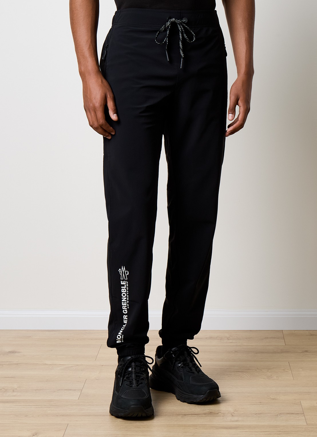 Moncler Tapered fit joggingbroek met ritszakken - detail 4 zwart