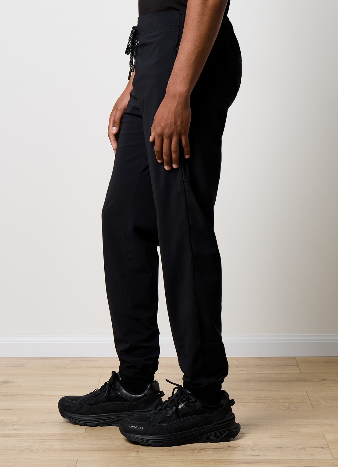 Moncler Tapered fit joggingbroek met ritszakken - detail 5 zwart