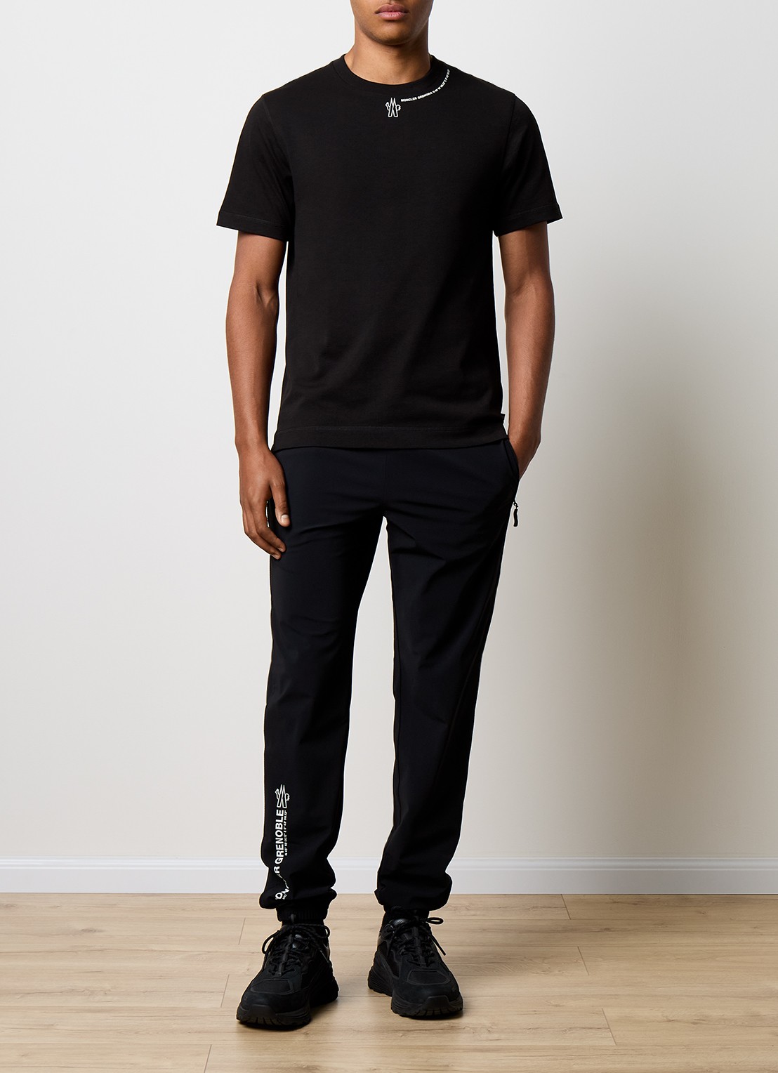 Moncler Tapered fit joggingbroek met ritszakken - voorkant 3 zwart