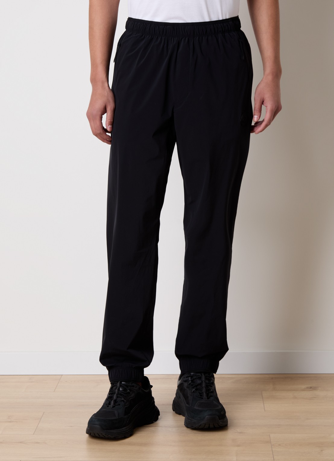 Moncler Tapered fit joggingbroek met ritszakken - detail 2 zwart