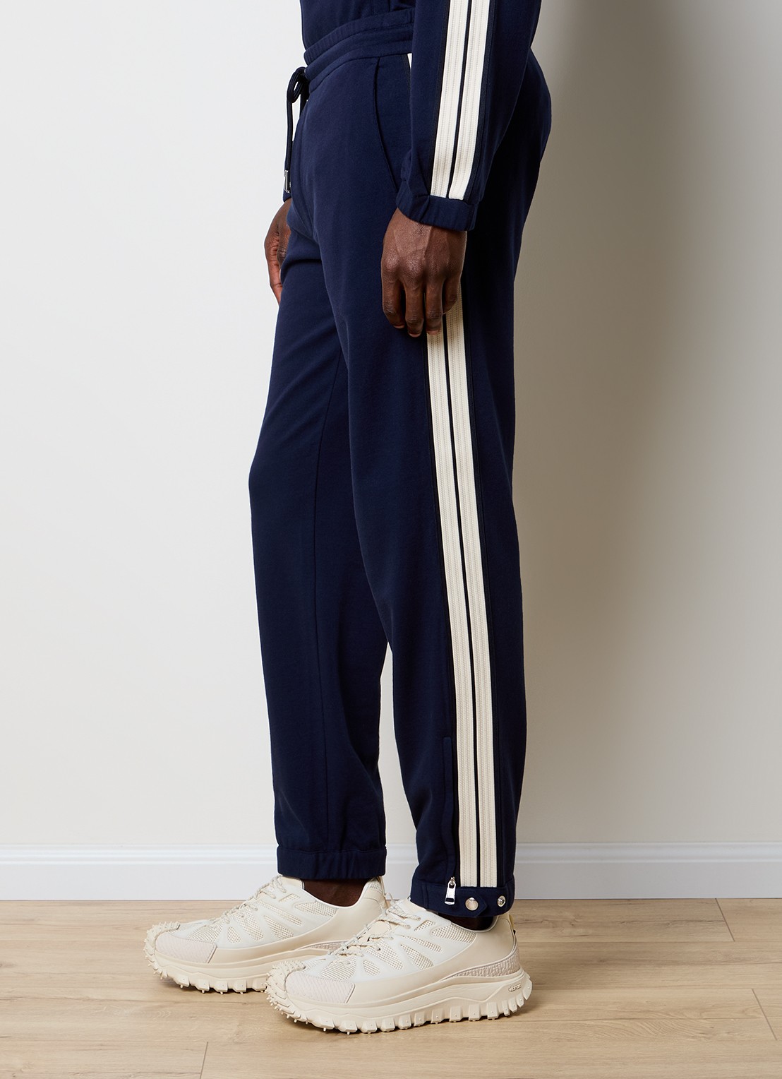 Moncler Tapered fit joggingbroek met steekzakken en logo - detail 3 donkerblauw