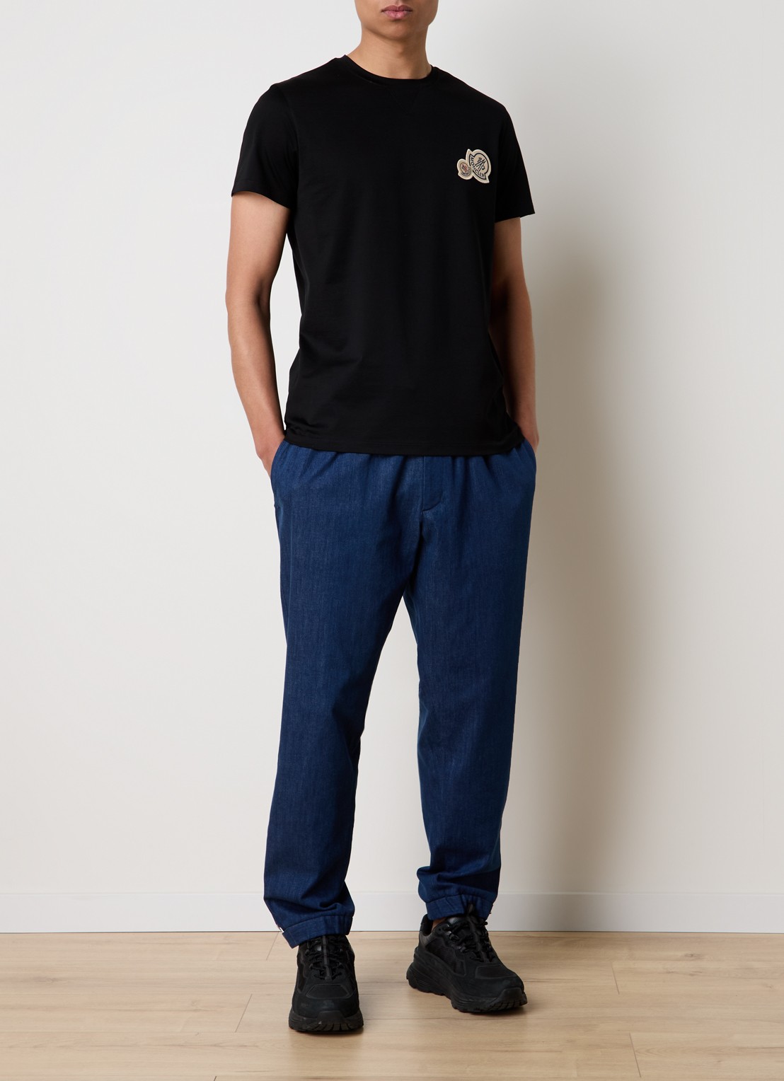 Moncler Tapered fit joggingbroek van chambray met steekzakken - voorkant 6 indigo