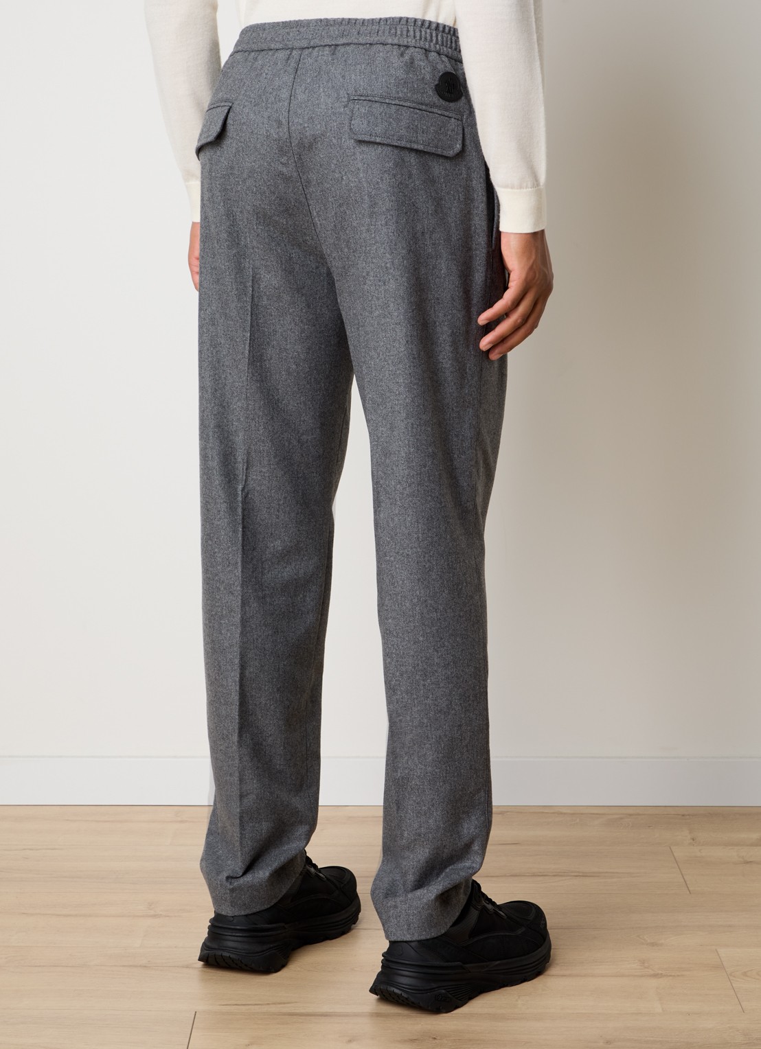 Moncler Tapered fit pantalon in kasjmierblend met trekkoord - achterkant donkergrijs
