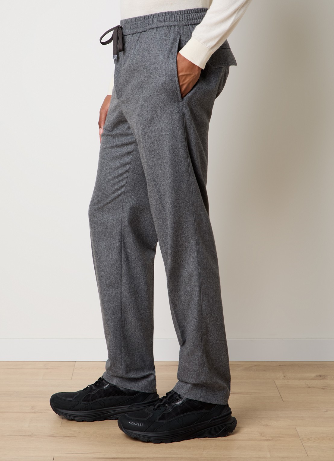 Moncler Tapered fit pantalon in kasjmierblend met trekkoord - detail 5 donkergrijs