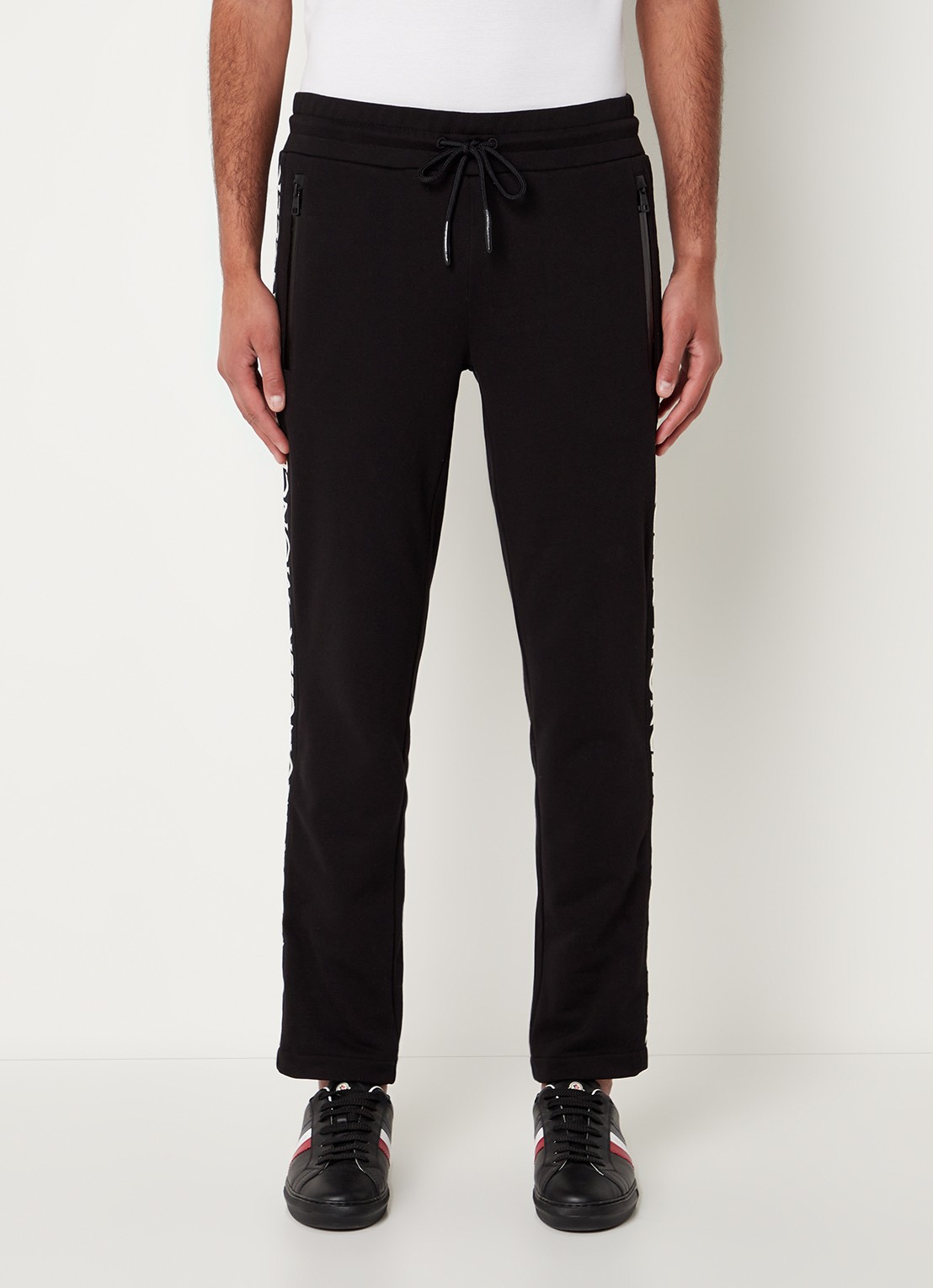 Moncler Tapered fit trackpants met logoborduring en ritszakken - detail 4 zwart