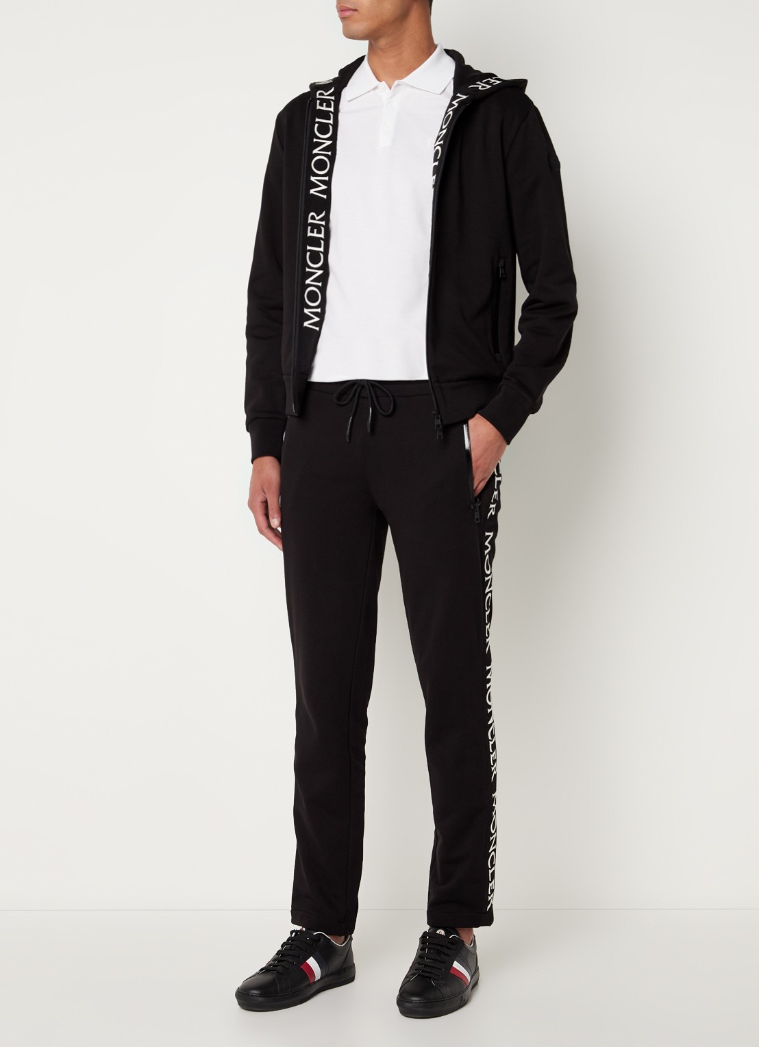 Moncler Tapered fit trackpants met logoborduring en ritszakken - voorkant 3 zwart