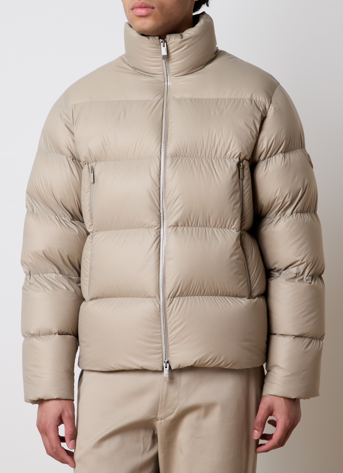 Moncler Tarn puffer jack met donsvulling en ritszakken - detail beige