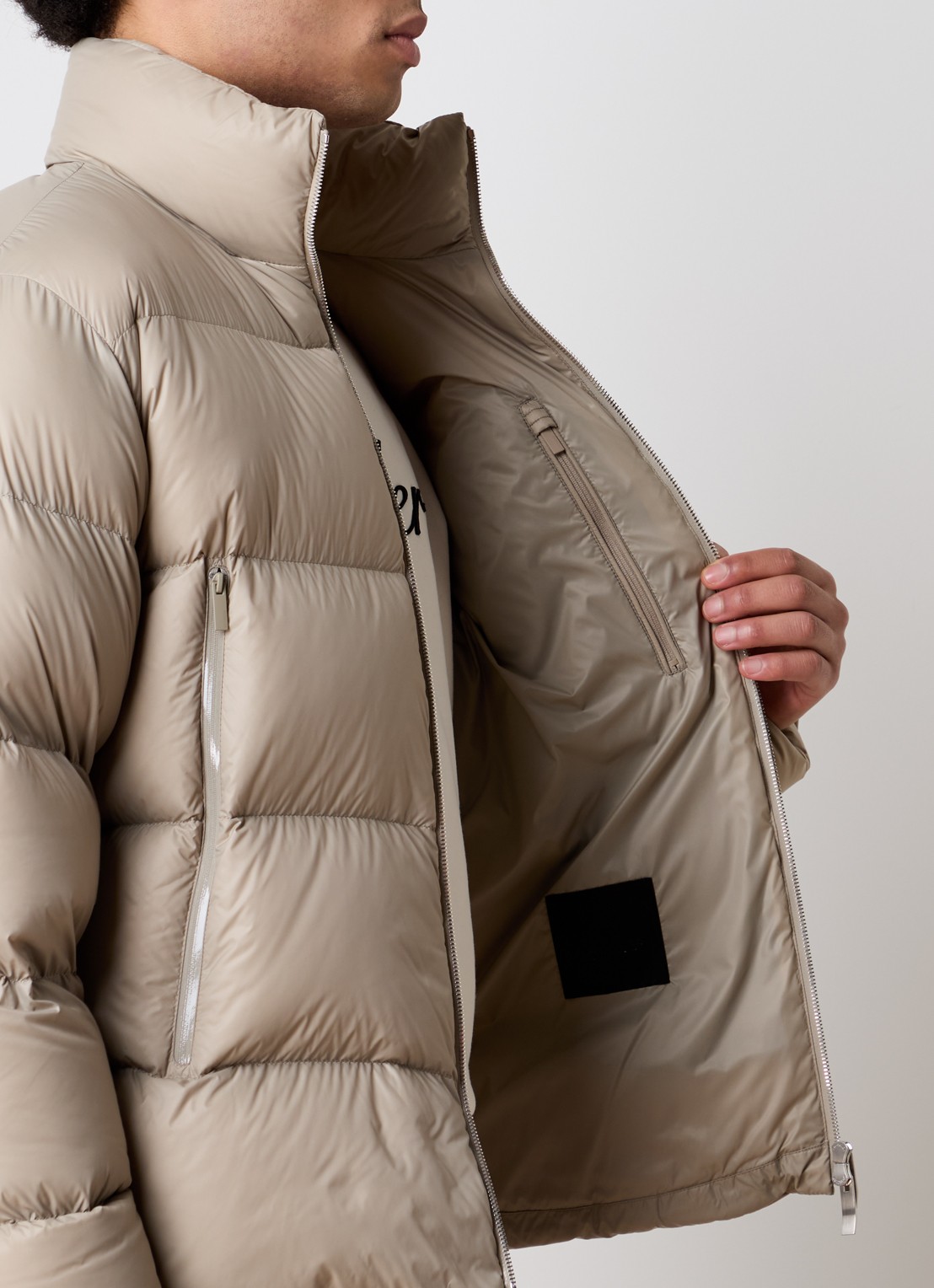 Moncler Tarn puffer jack met donsvulling en ritszakken - detail 2 beige