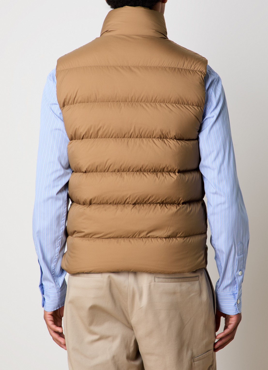 Moncler Tibb gewatteerde bodywarmer met donsvulling en logo - achterkant 6 camel
