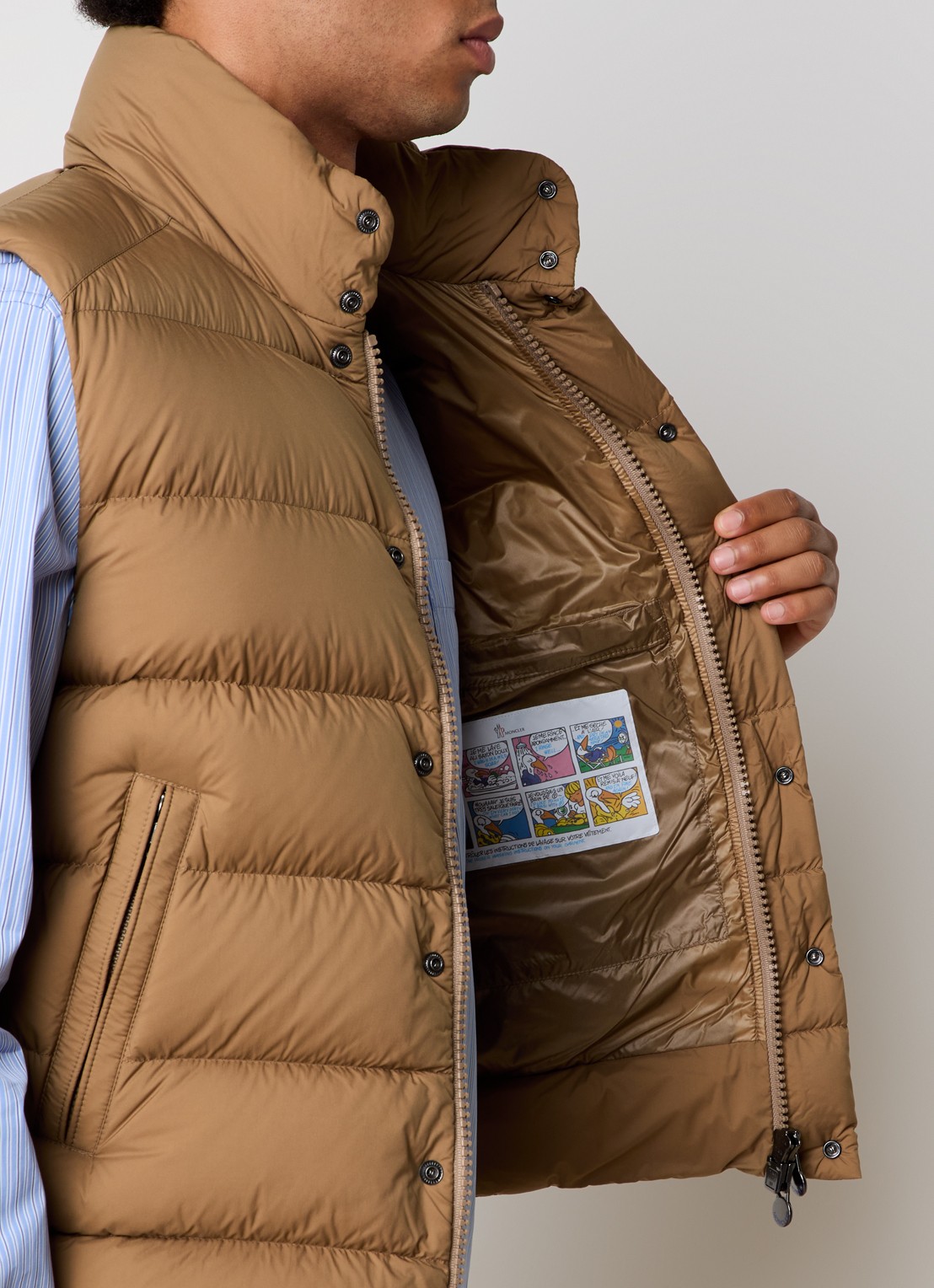 Moncler Tibb gewatteerde bodywarmer met donsvulling en logo - detail 4 camel