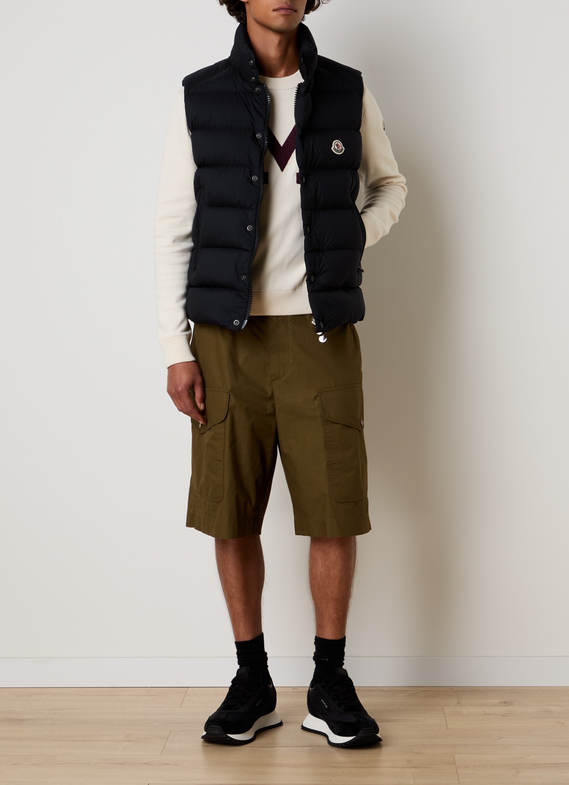 Moncler Tibb gewatteerde bodywarmer met donsvulling en logo - voorkant 2 zwart