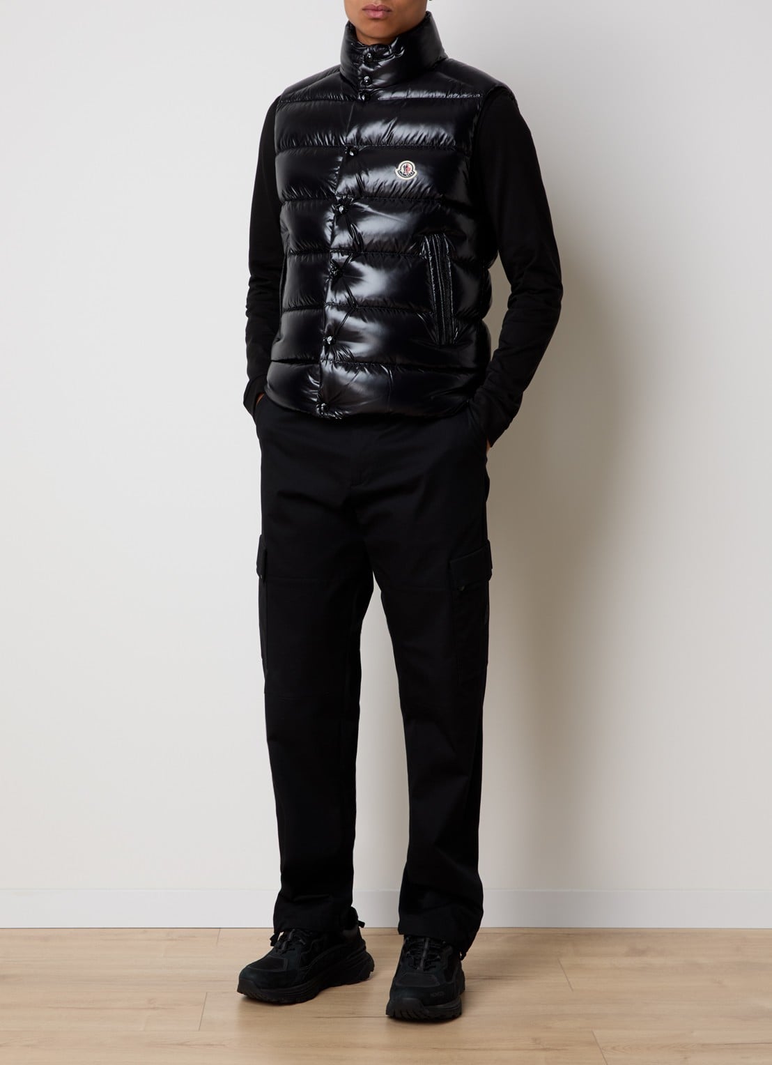 Moncler Tibb gewatteerde bodywarmer met logo - voorkant 6 zwart