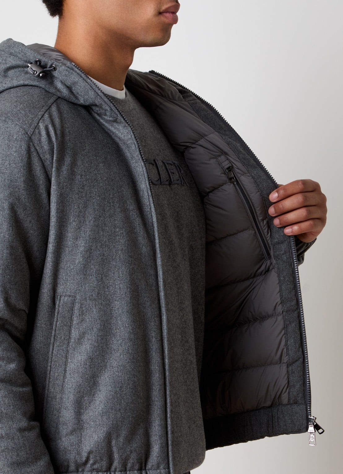 Moncler Torrani bomberjack met capuchon - detail 6 donkergrijs
