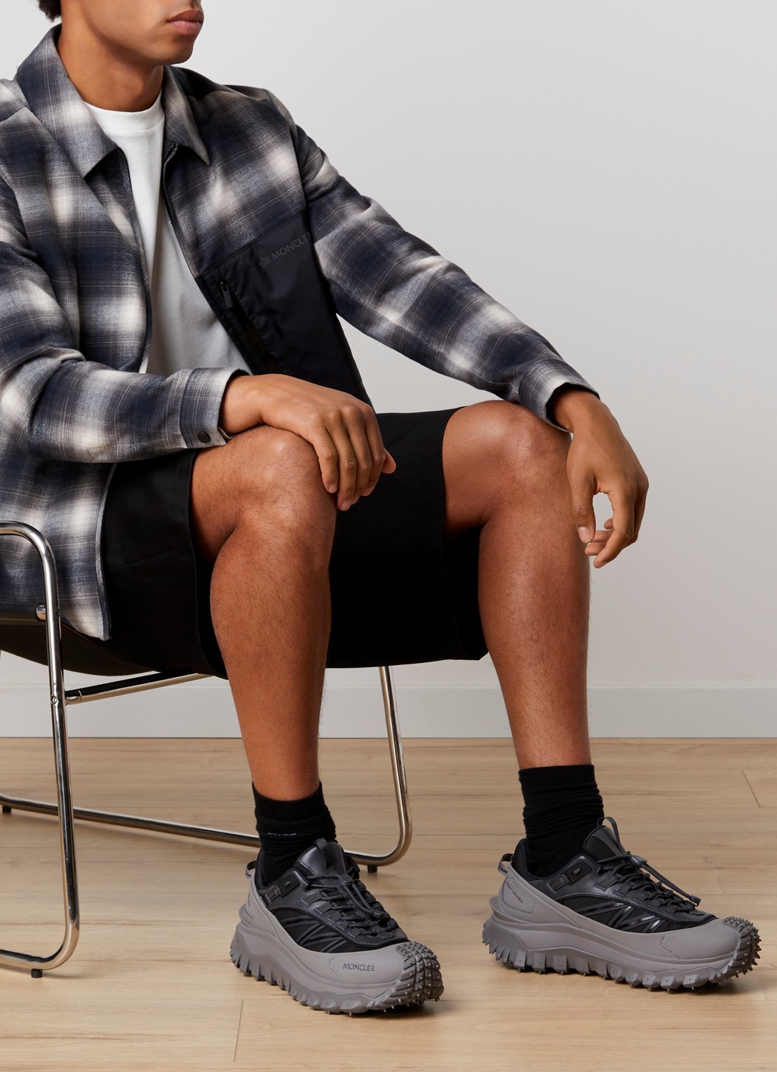 Moncler Trailgrip Gore-Tex sneaker met leren details - voorkant 2 donkergrijs