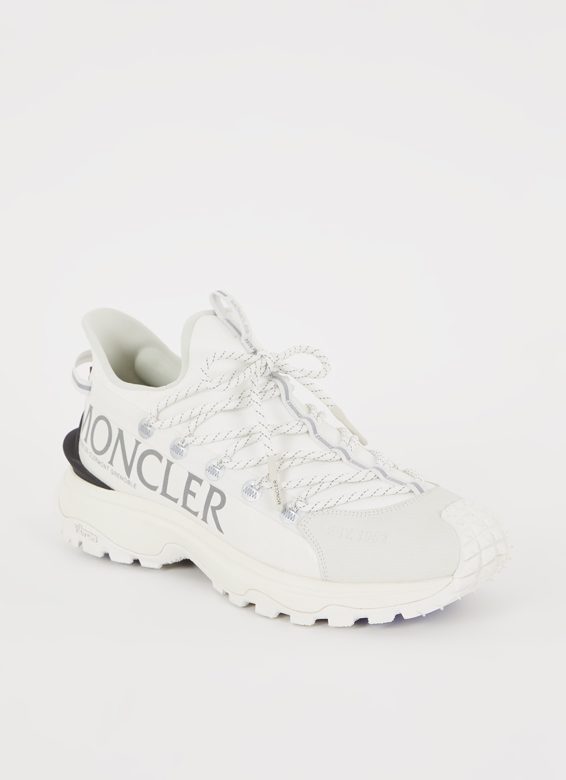 Moncler Trailgrip Lite 2 sneaker met logo - voorkant gebroken wit