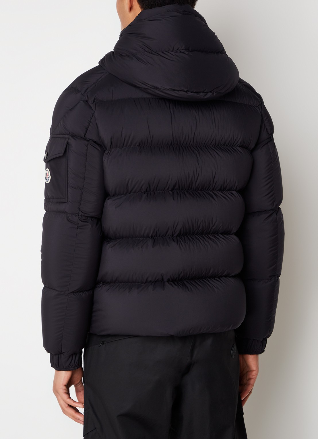 Moncler Vezere puffer jack met donsvulling en afneembare capuchon - achterkant zwart