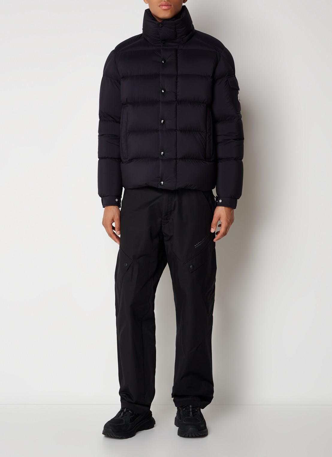 Moncler Vezere puffer jack met donsvulling en afneembare capuchon - voorkant 3 zwart