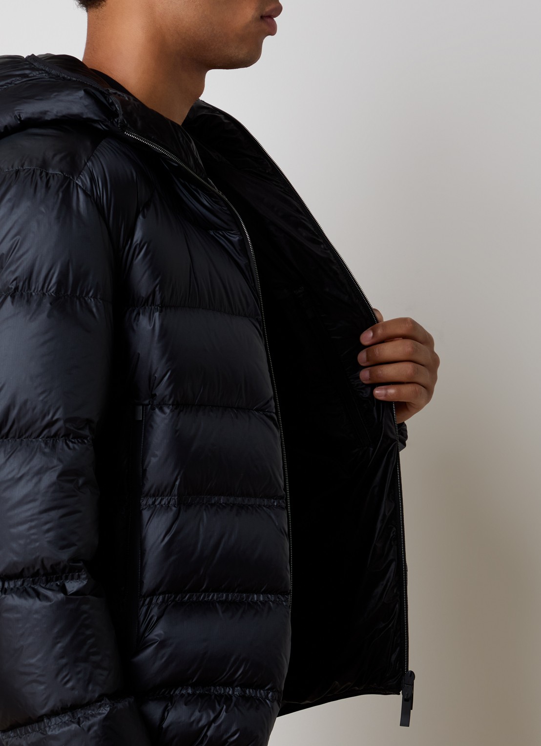 Moncler Viani puffer jack met donsvulling en capuchon - detail 6 blauw