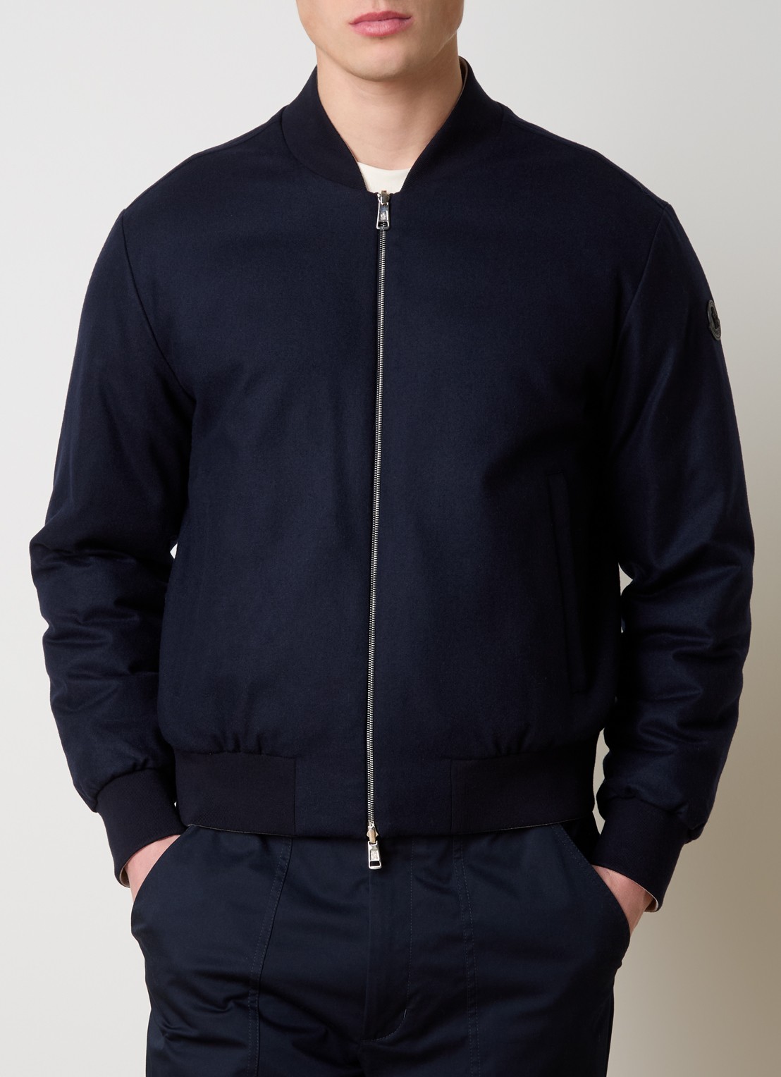 Moncler Villerest bomberjack in kasjmierblend met donsvulling - detail 2 donkerblauw