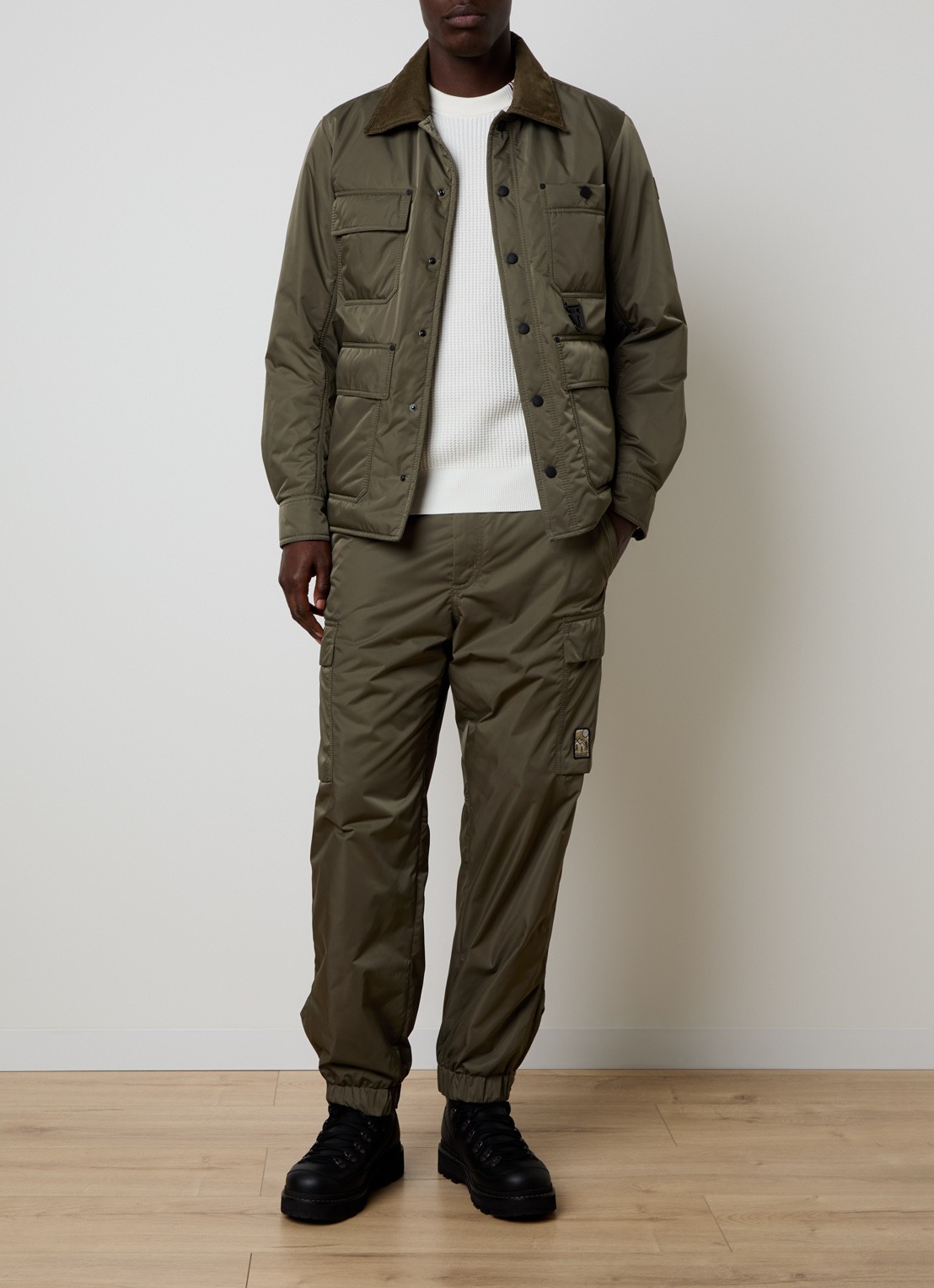 Moncler Waterton gewatteerd jack met donsvulling en klepzakken - voorkant 6 legergroen