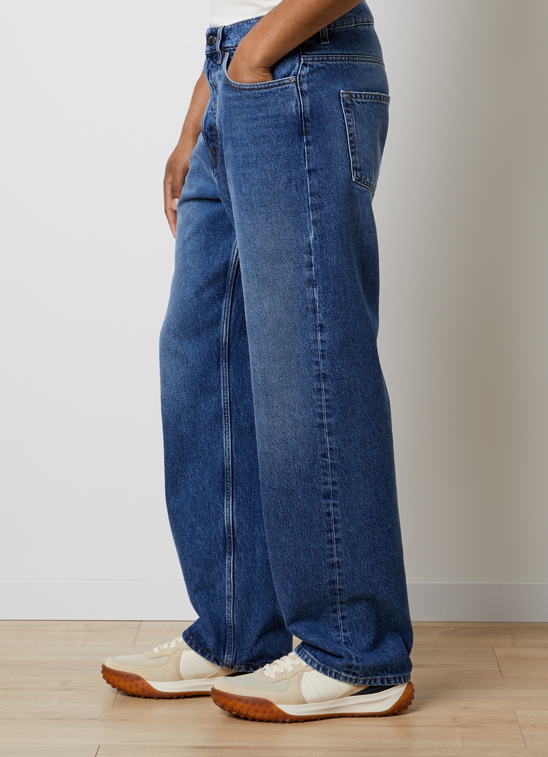 Moncler Wide fit jeans met medium wassing en steekzakken - detail 2 indigo
