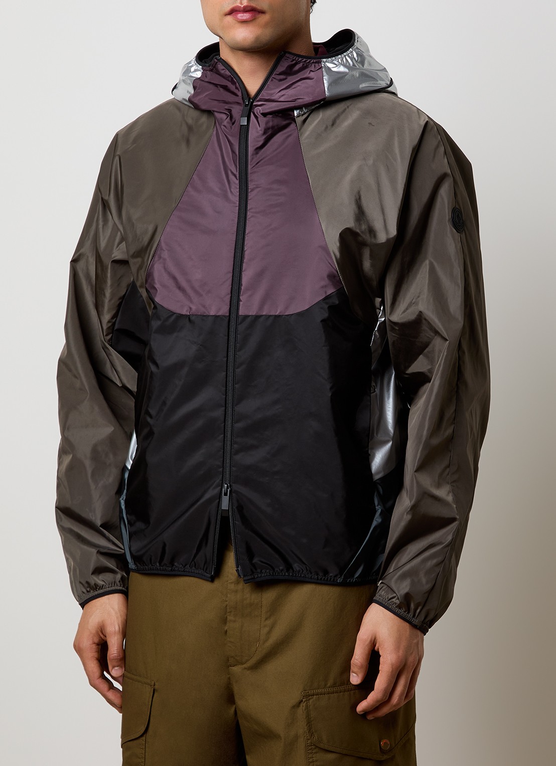 Moncler Windjack met capuchon en ritszakken - detail 4 zwart
