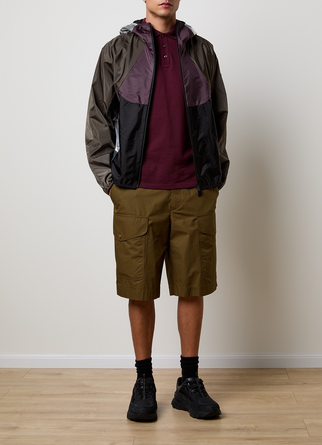 Moncler Windjack met capuchon en ritszakken - voorkant 3 zwart