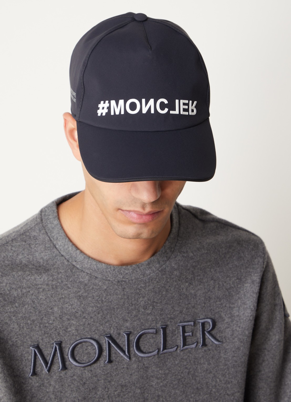 Moncler Windstopper Gore-Tex pet met logoprint - voorkant 2 zwart