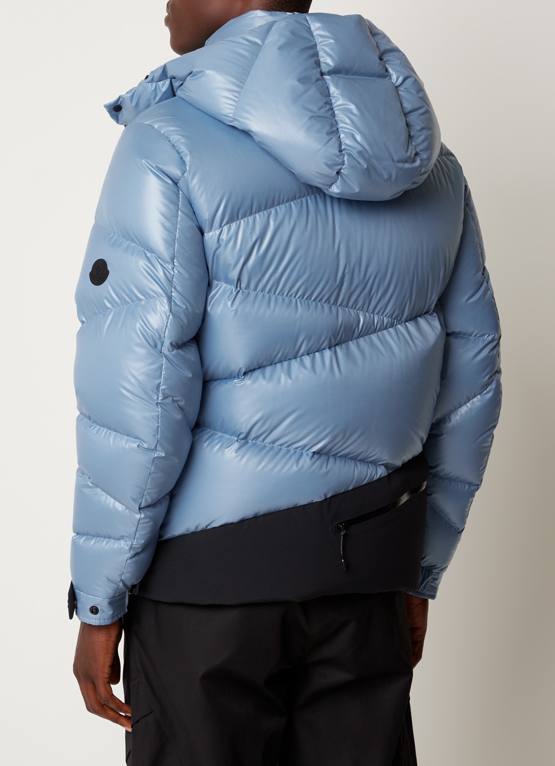 Moncler Yonne puffer jack met donsvulling en afneembare capuchon  - achterkant lichtblauw