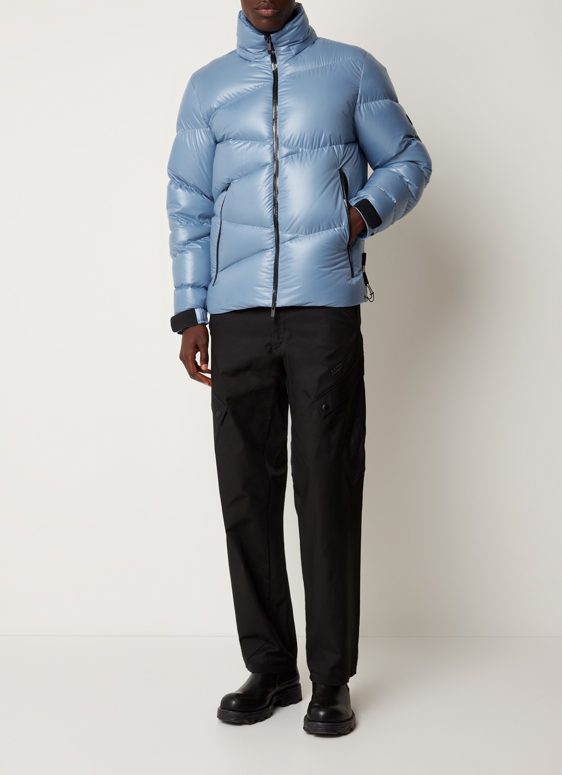 Moncler Yonne puffer jack met donsvulling en afneembare capuchon  - voorkant 6 lichtblauw