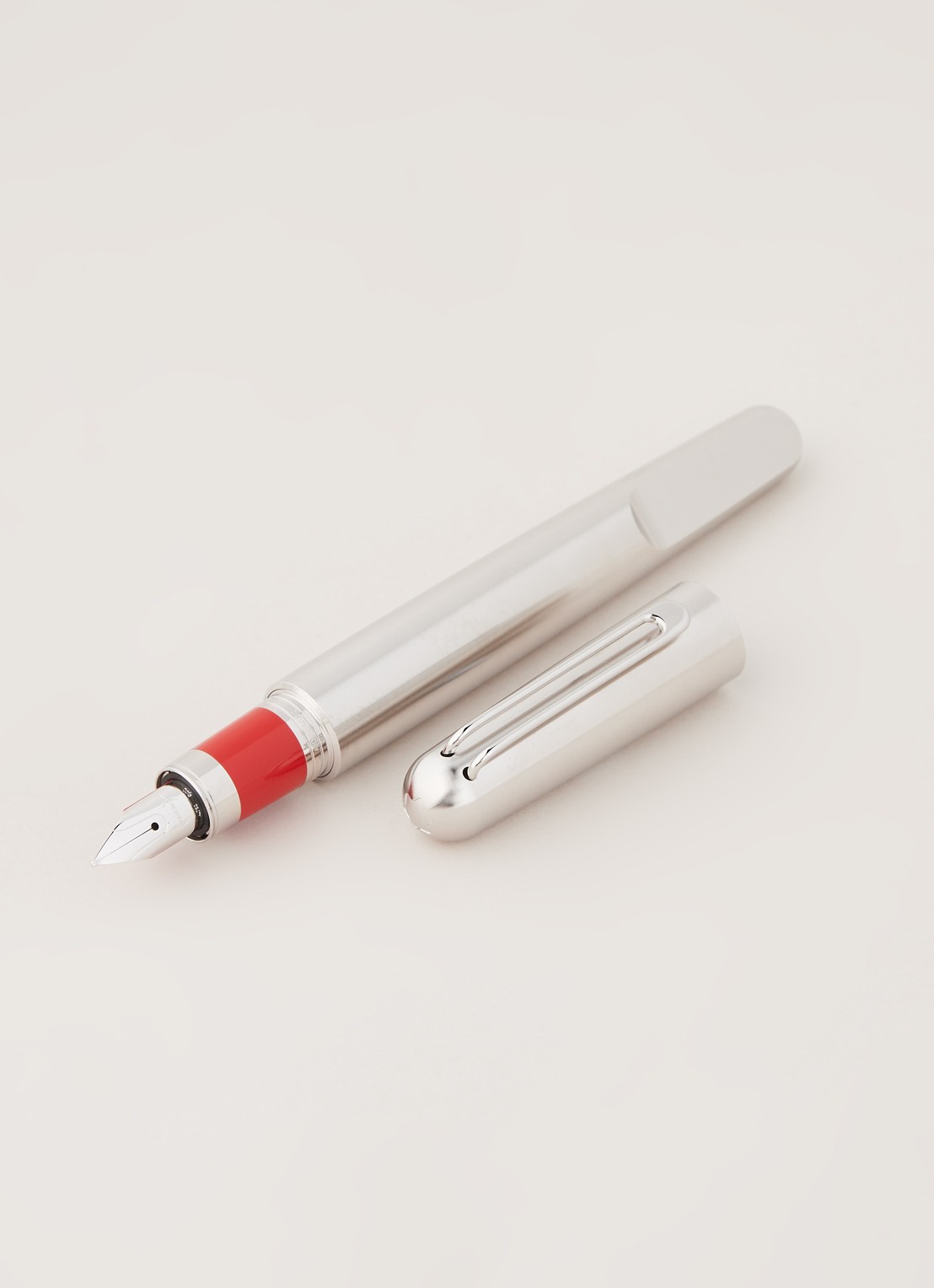 Montblanc M RED Signature vulpen - voorkant 2 zilver