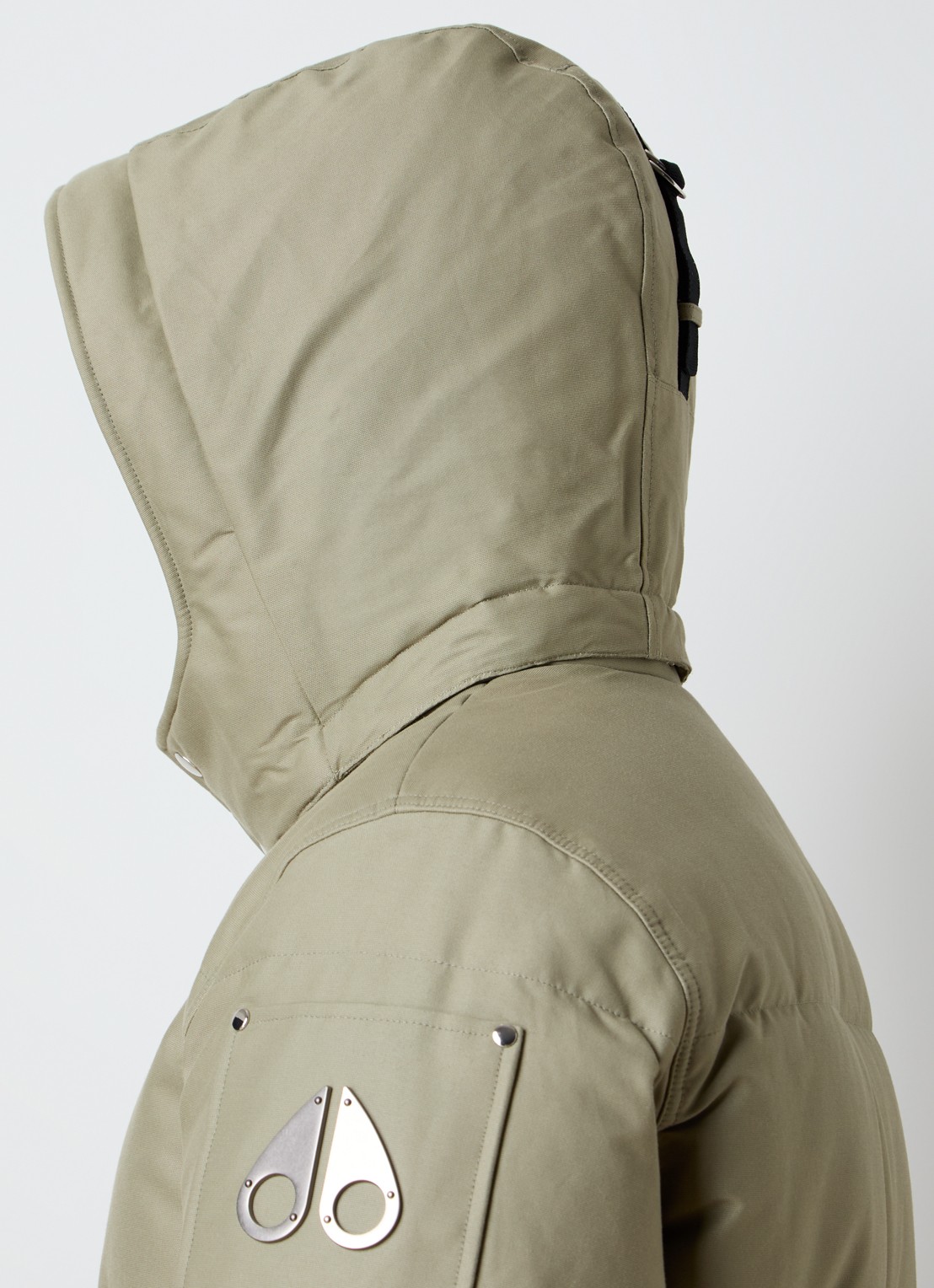 Moose Knuckles Forrestville puffer jack met donsvulling en afneembare capuchon - detail 4 khaki