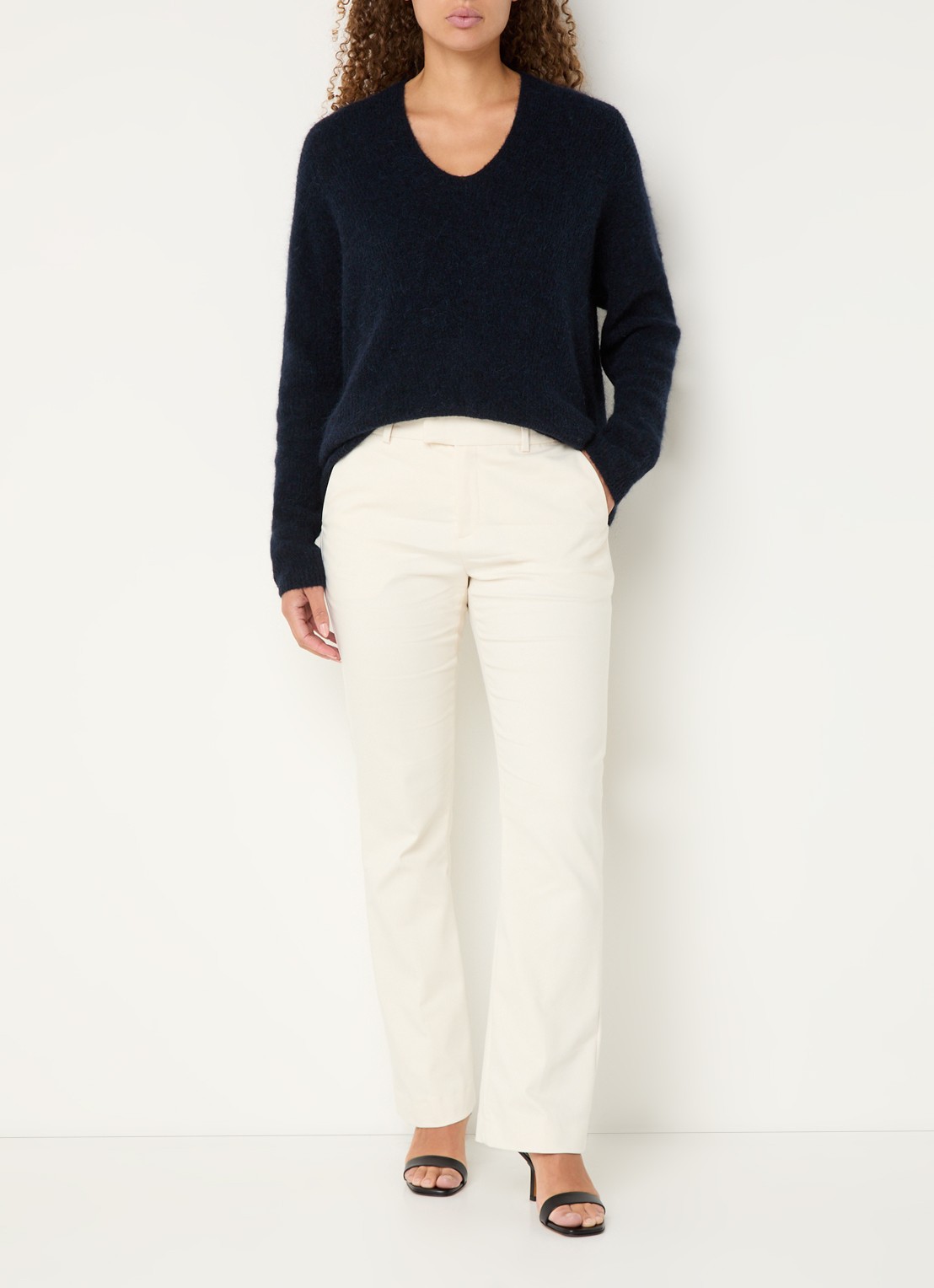 Mos Mosh MMEllen mid waist straight fit cropped chino met steekzakken - voorkant 4 gebroken wit