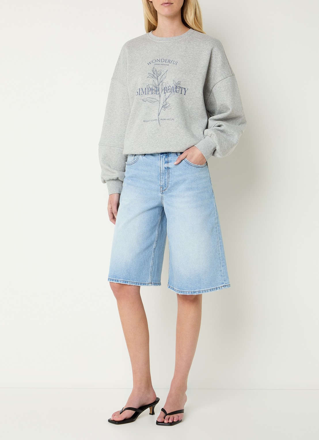 Mos Mosh MMMathilde Urban high waist wide fit korte broek van denim - voorkant 3 lichtblauw