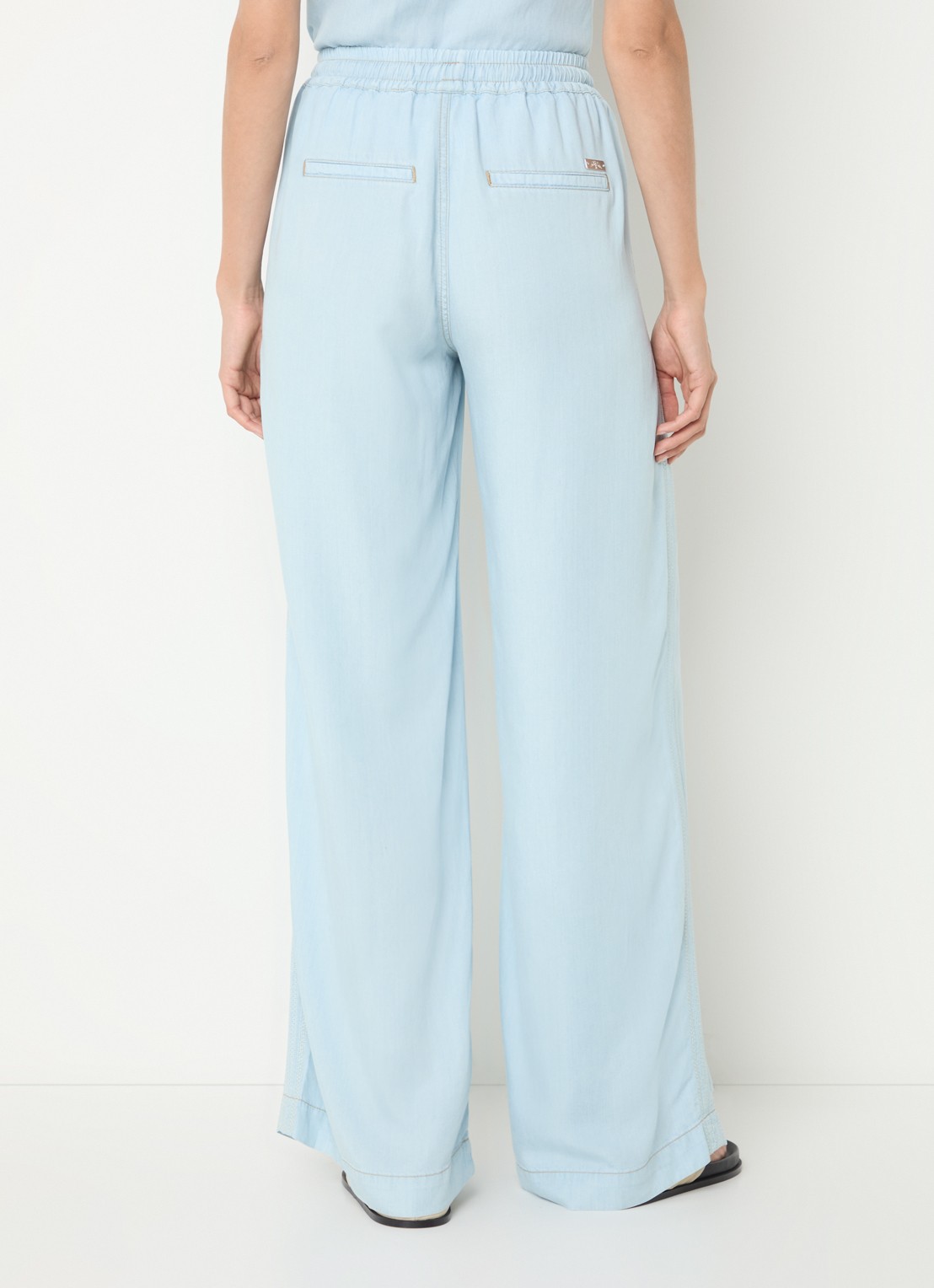 Mos Mosh MMMolli Olli high waist wide fit broek van chambray met steekzakken - achterkant 2 lichtblauw