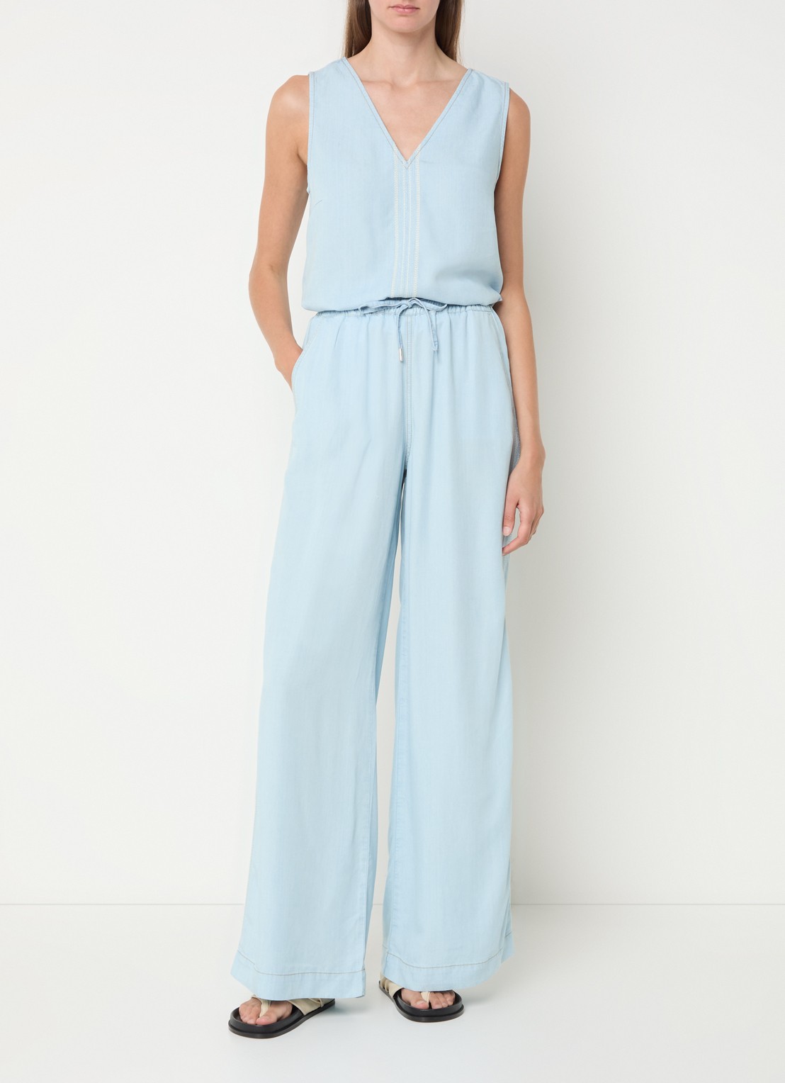 Mos Mosh MMMolli Olli high waist wide fit broek van chambray met steekzakken - voorkant 4 lichtblauw